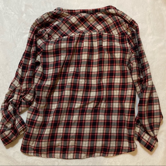 Olive & Oak red, white, and black plaid flannel shirt size XL fits like a M - Picture 2 of 4